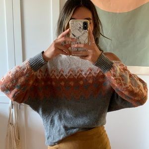 Off the Shoulders Sweater //